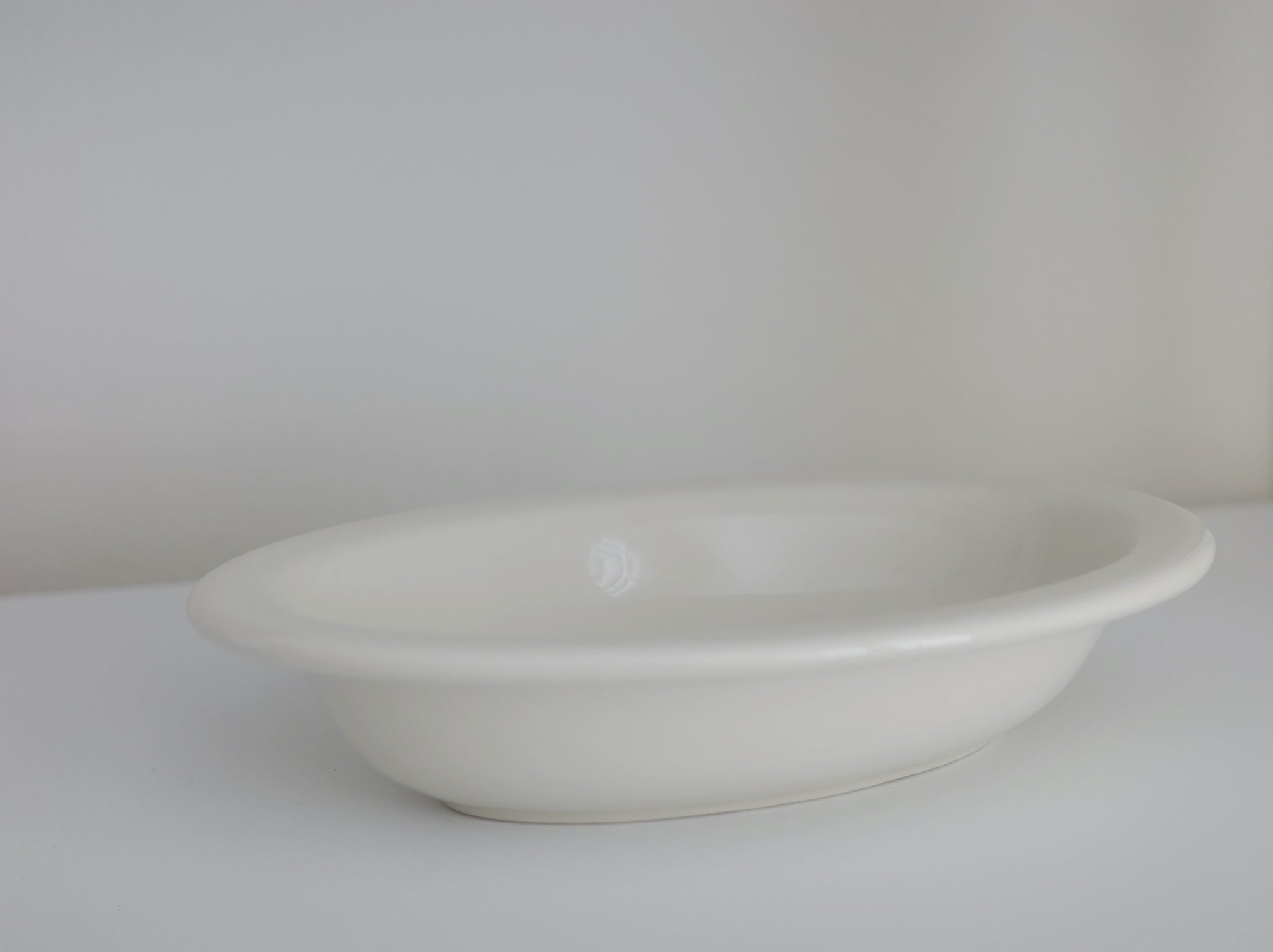 Tuxton Eggshell Oval Deep Bowl
