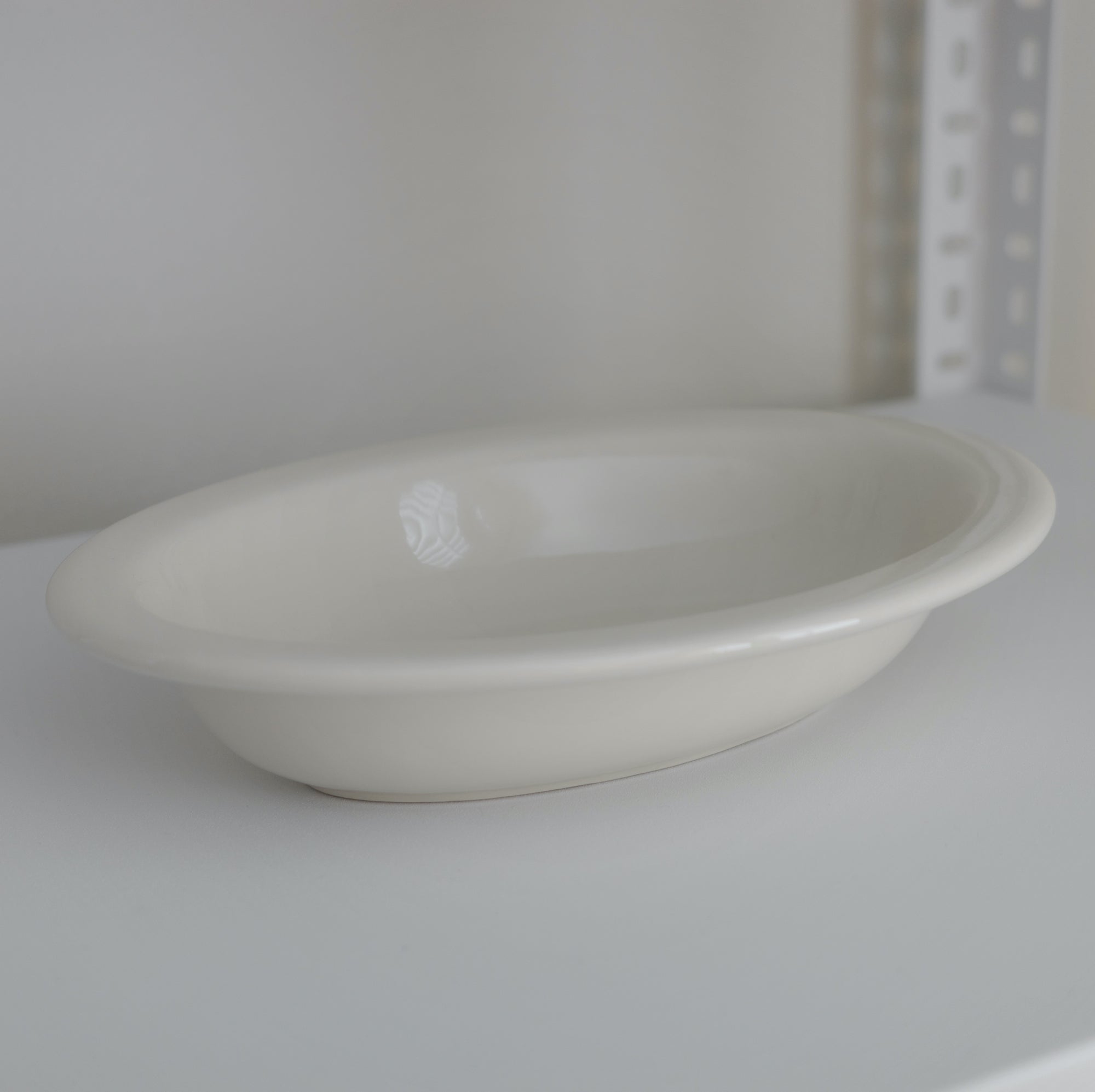 Tuxton Eggshell Oval Deep Bowl