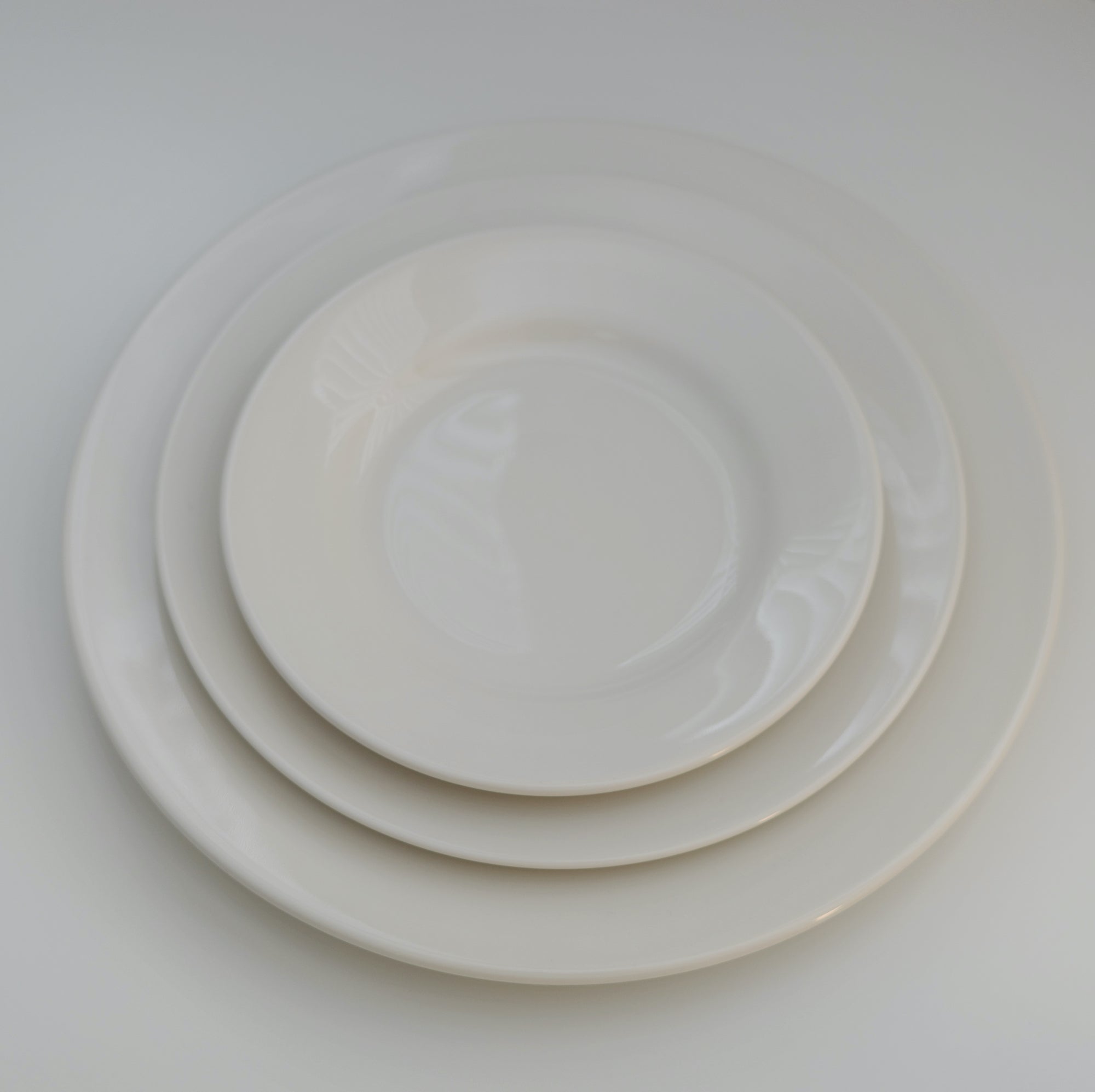 Tuxton Reno Round Plate